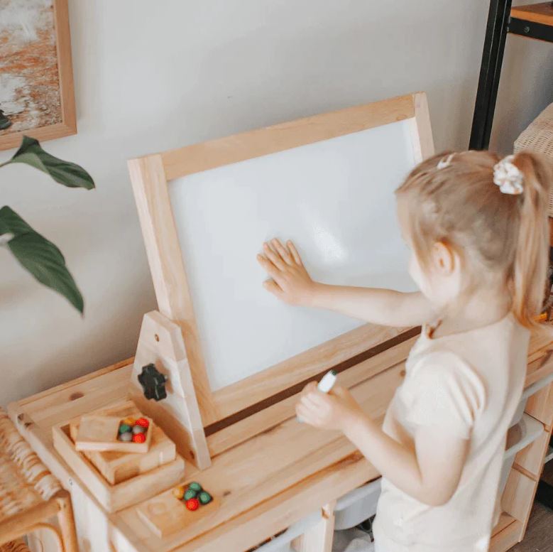 Convertible easel for kids